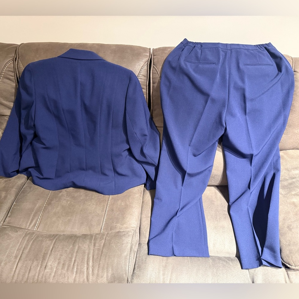 Kasper Women's Blue Blazer and Pants Set - Picture 2 of 6